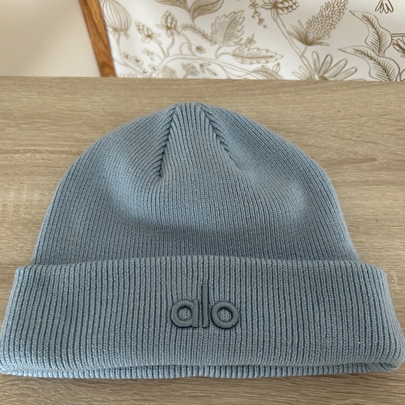 ALO Yoga Notable Beanie - Picture 1 of 7